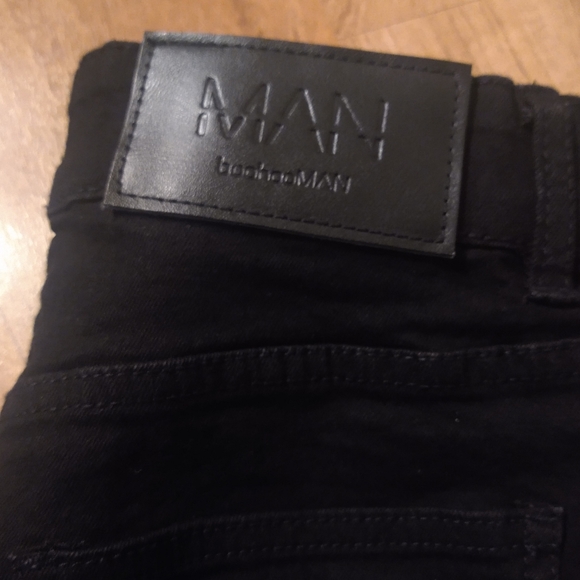 Fashion Nova Black, size 30L, ripped at Knee. Button Up Jean - Picture 5 of 10